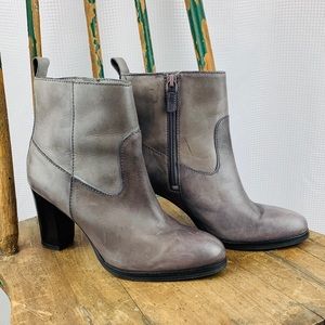COLE HAAN Leather Heeled Booties 7